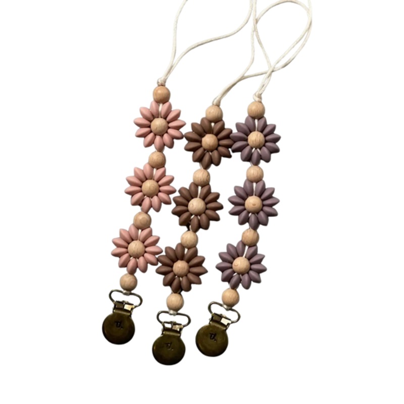 Three Hearts Grande Ara Pacifier & Toy Clip