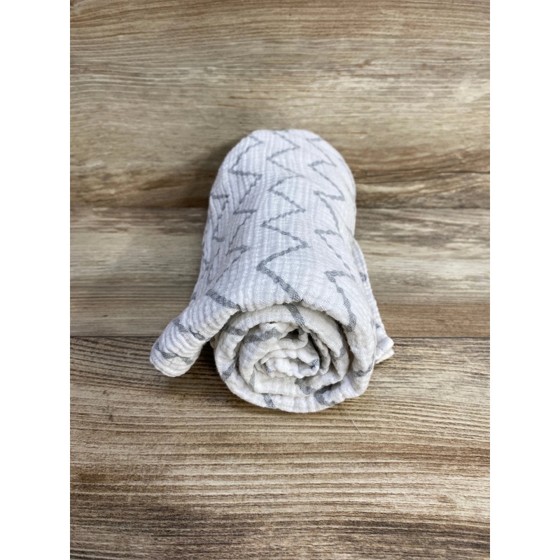Baby Steps Chevron Muslin Receiving Blanket White 36″ x 36″