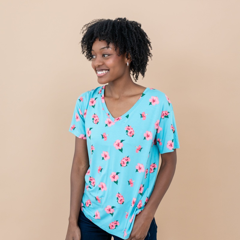 Womens Relaxed Fit V-Neck in Hibiscus