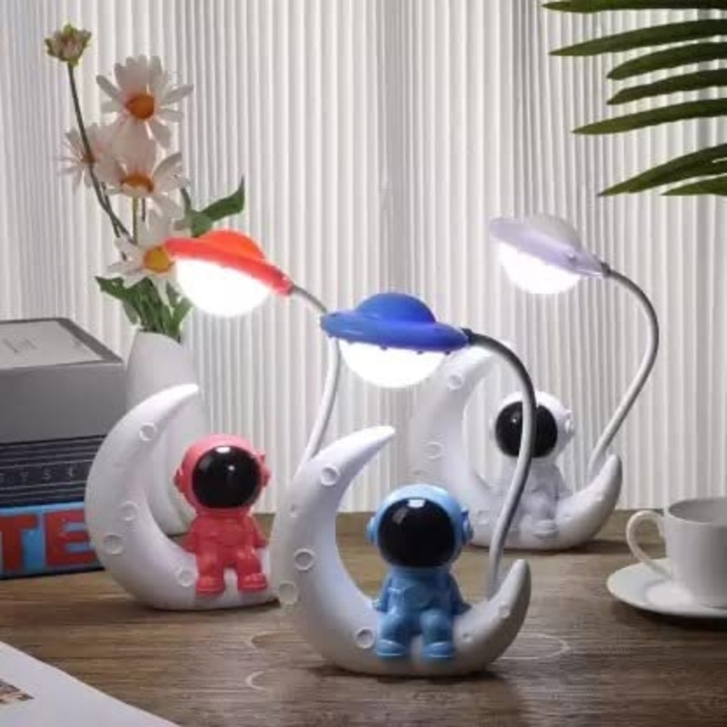 Astronaut themed Decor Bedroom Astronaut Desk Moon Study Lamp with USB Charging for Kids