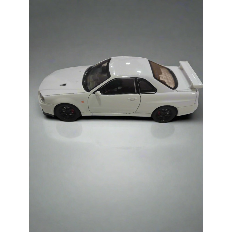 Nissan Skyline GT-R in White Model Toy Car Opening Doors 1:24 Scale